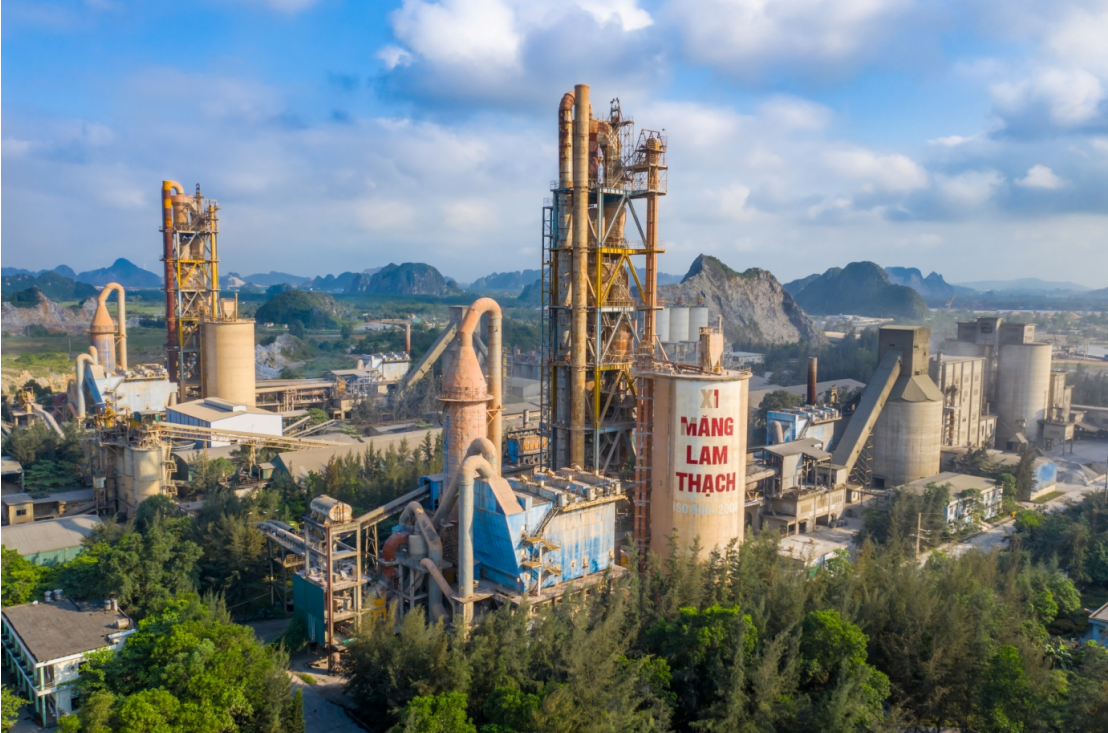 NHÀ MÁY XI MĂNG LAM THẠCH (Hai cụm nghiền liệu của hai dây chuyền)